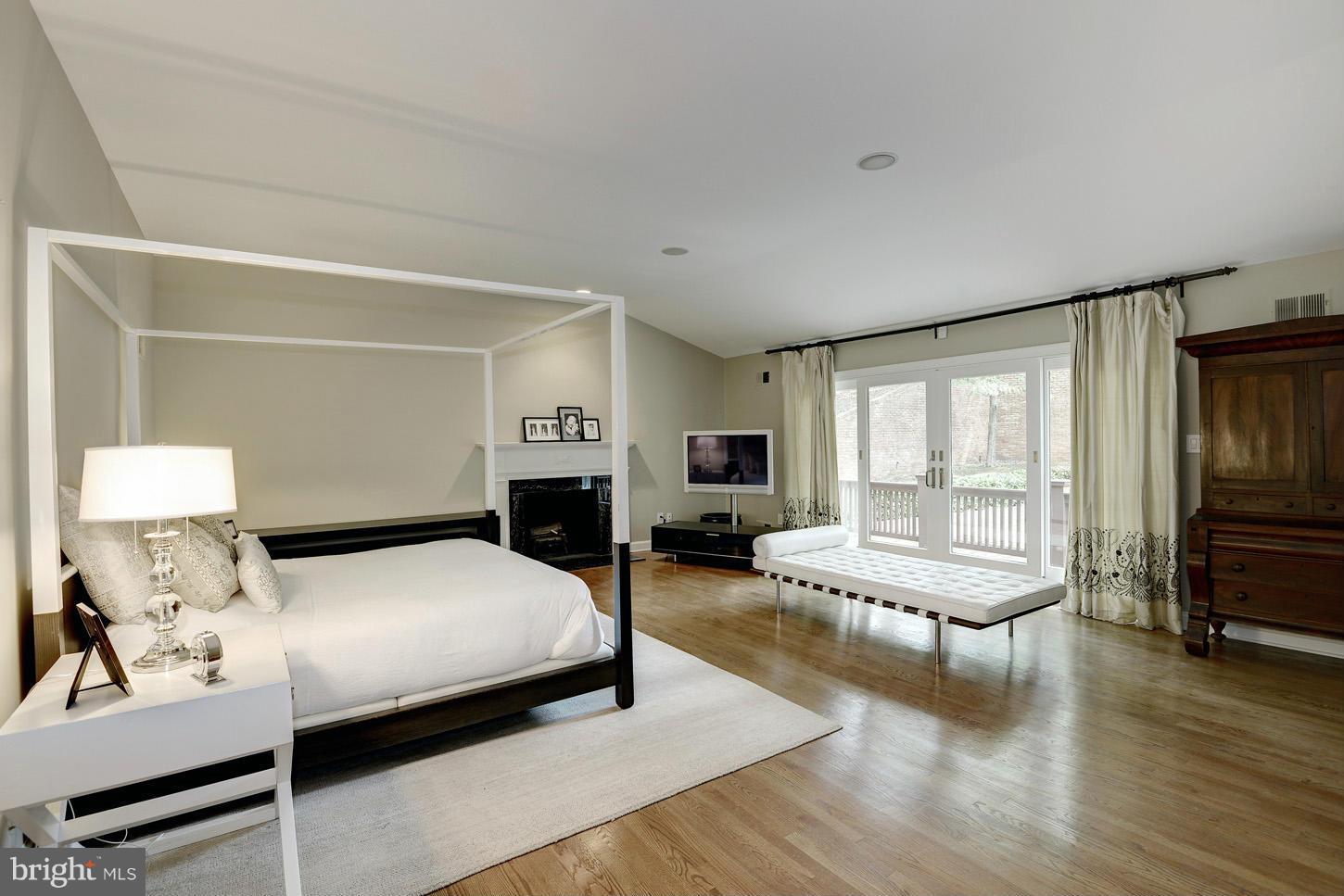 BANNOCKBURN ESTATES - Residential