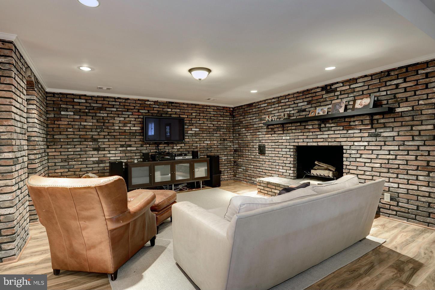 BANNOCKBURN ESTATES - Residential