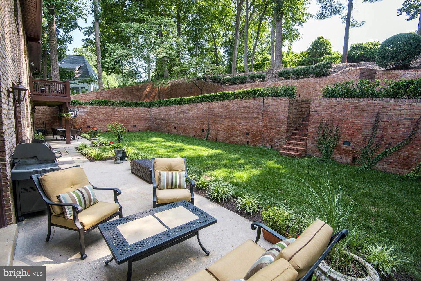 BANNOCKBURN ESTATES - Residential