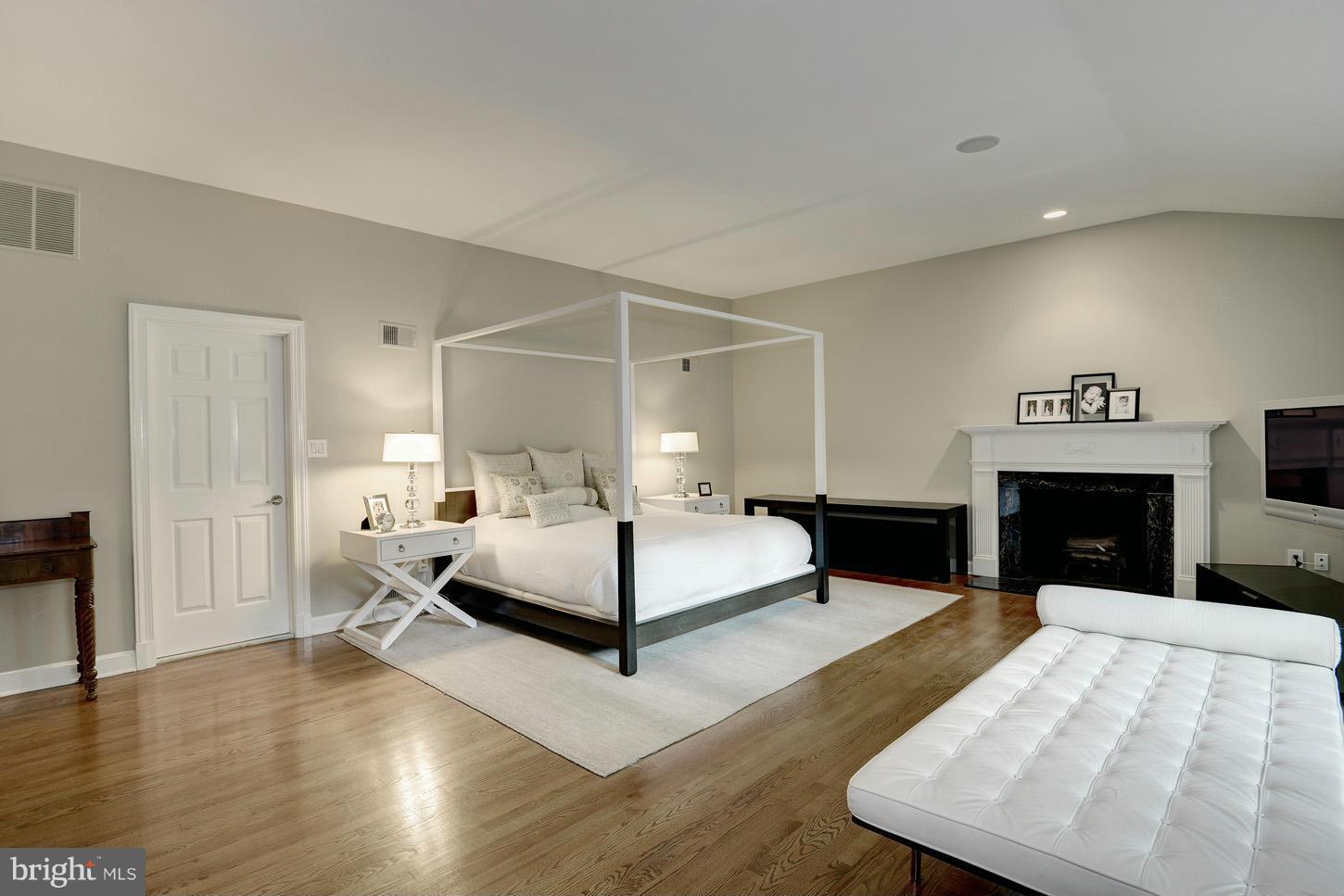 BANNOCKBURN ESTATES - Residential