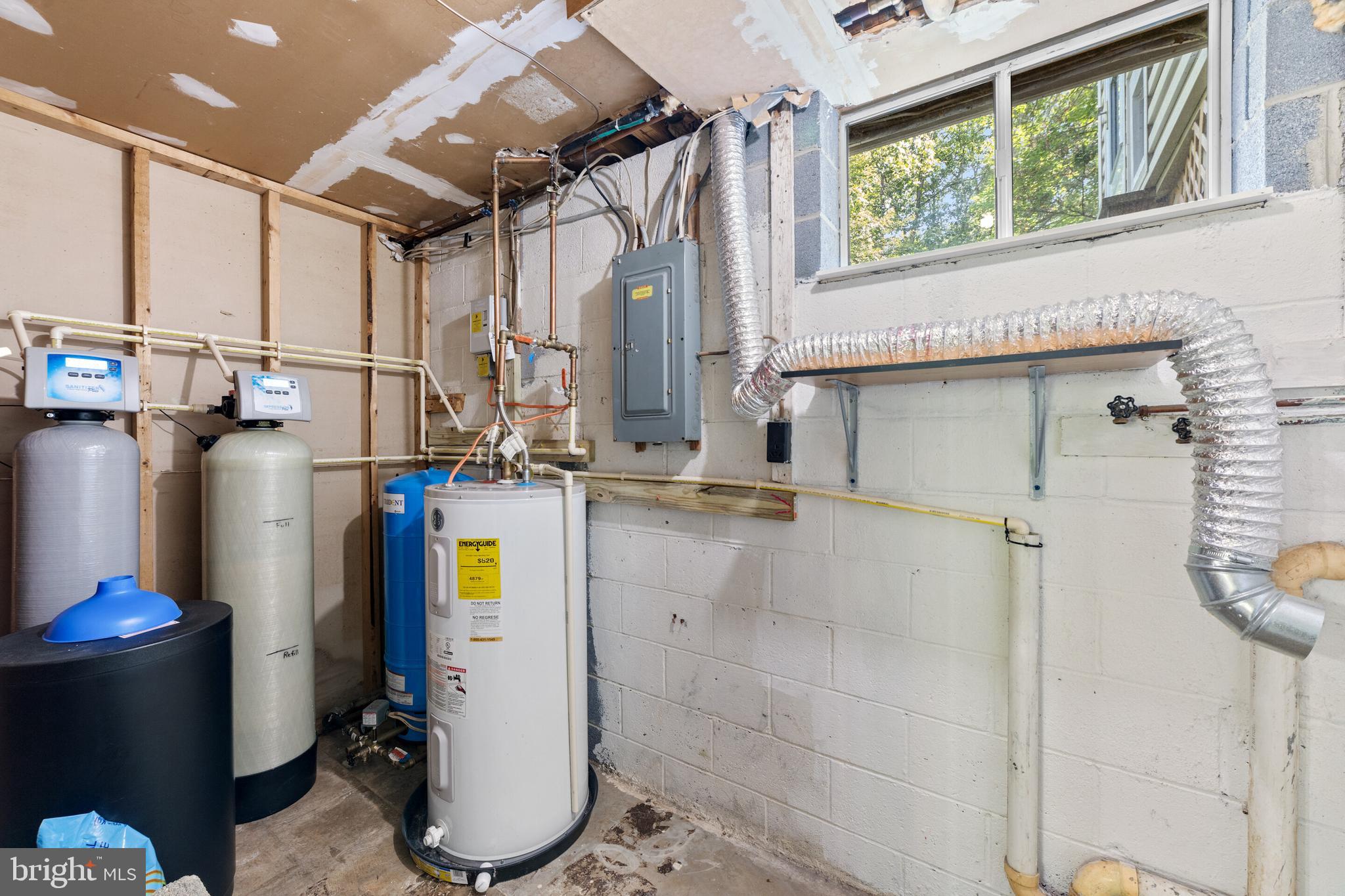 WATERLOO WOODS - Residential