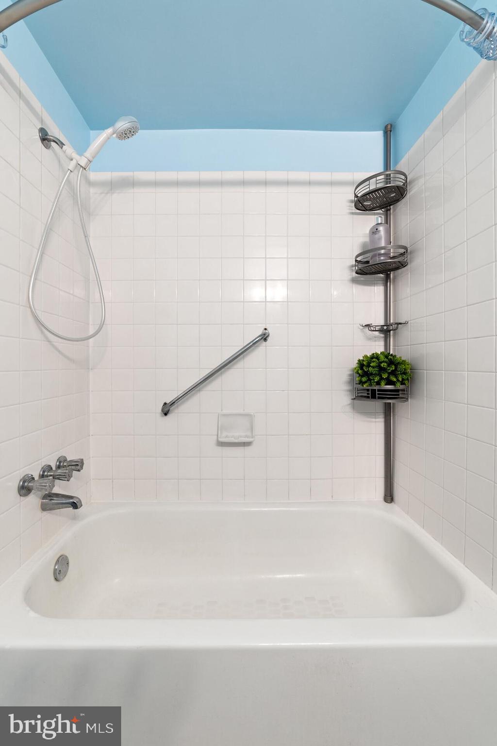 WATERLOO WOODS - Residential