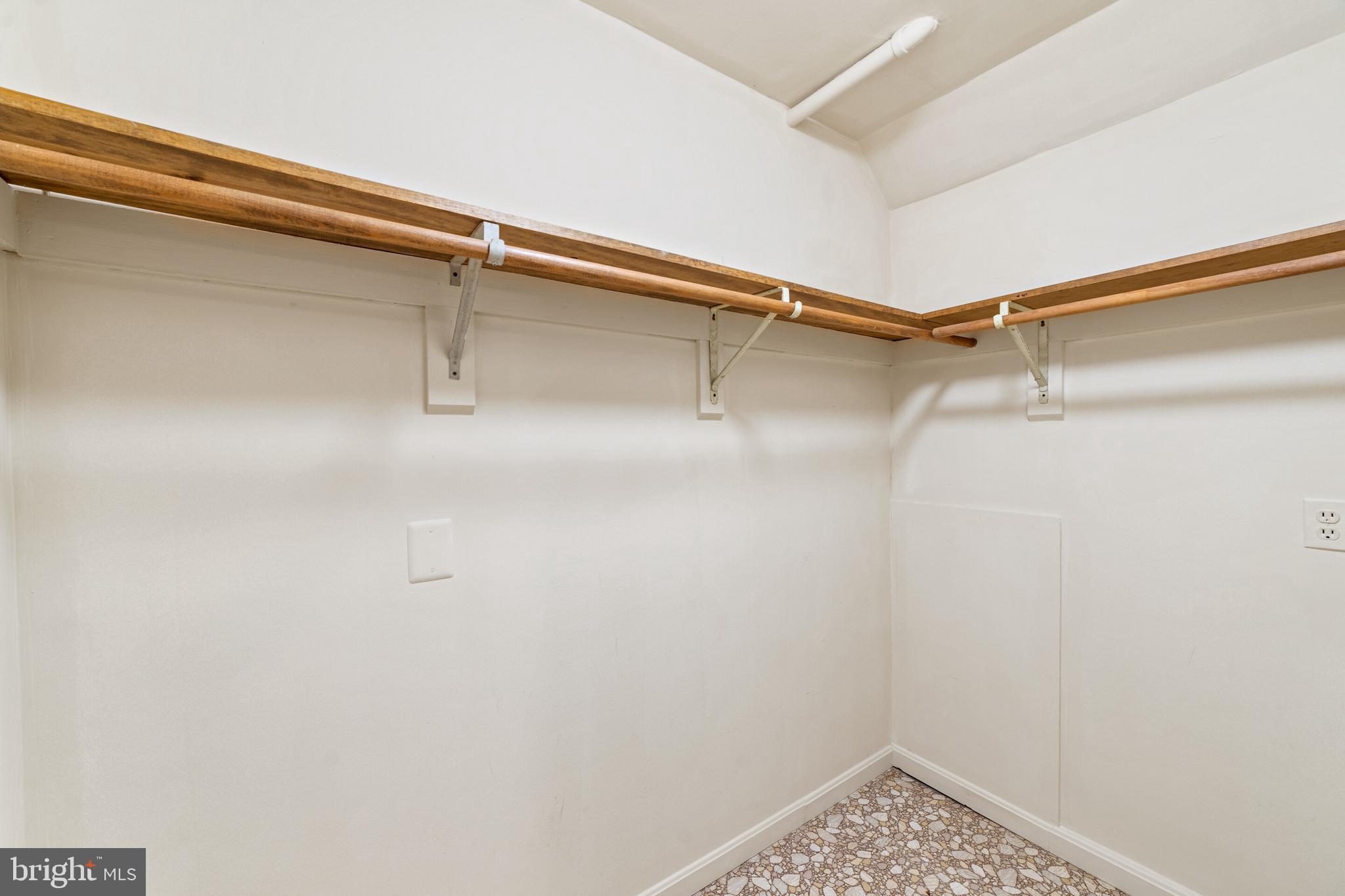 WATERLOO WOODS - Residential