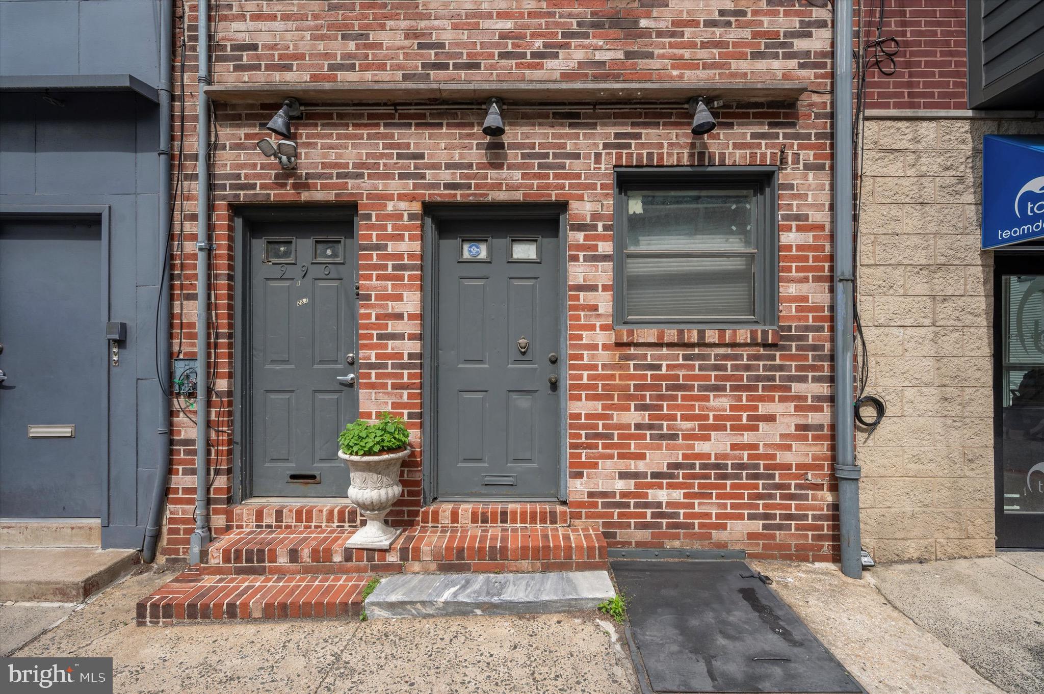 NORTHERN LIBERTIES - Commercial Sale