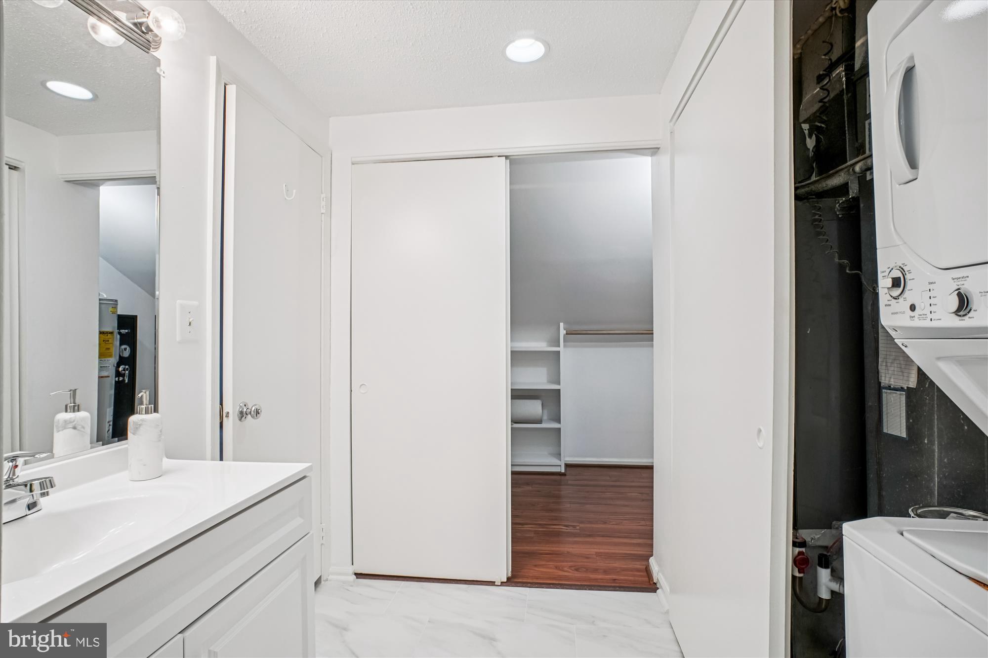 THE COVE - Residential