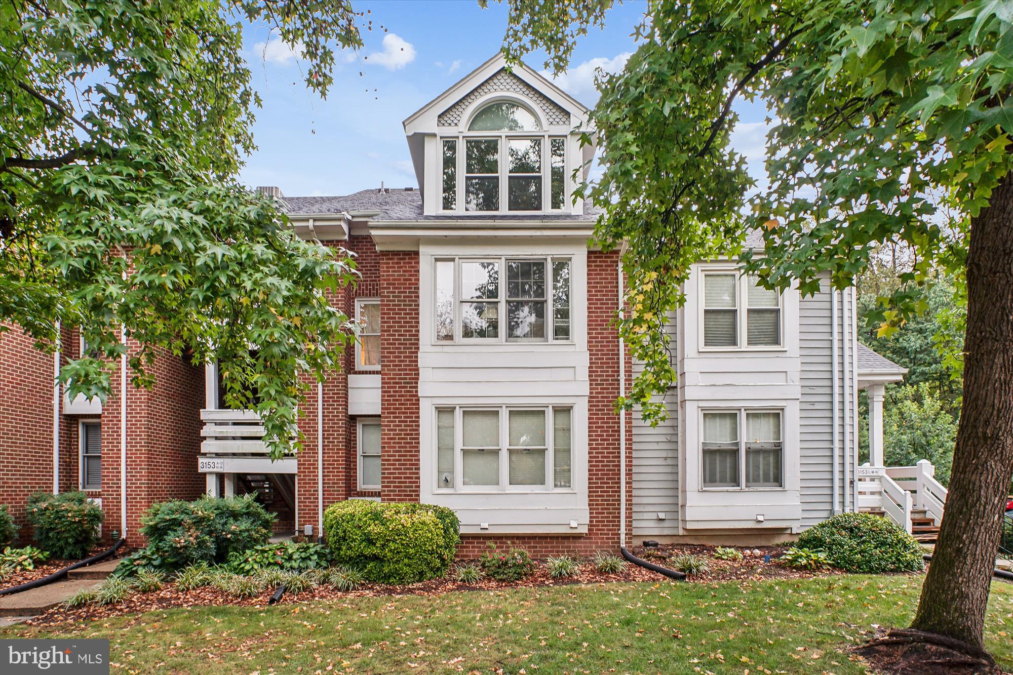 Fabulous top level lake community condo with vaulted ceilings, open floor plan, updated kitchen, bath and flooring. This is a must see if you are looking for a quiet condo in a very convenient location inside the beltway. Easy access to Mosaic, Tysons and all things Falls Church. This is the largest 1 bedroom unit in the complex. Parking is easy and open with one permited space and two guest permits. Don't miss seeing this one, it could be yours before the holidays.