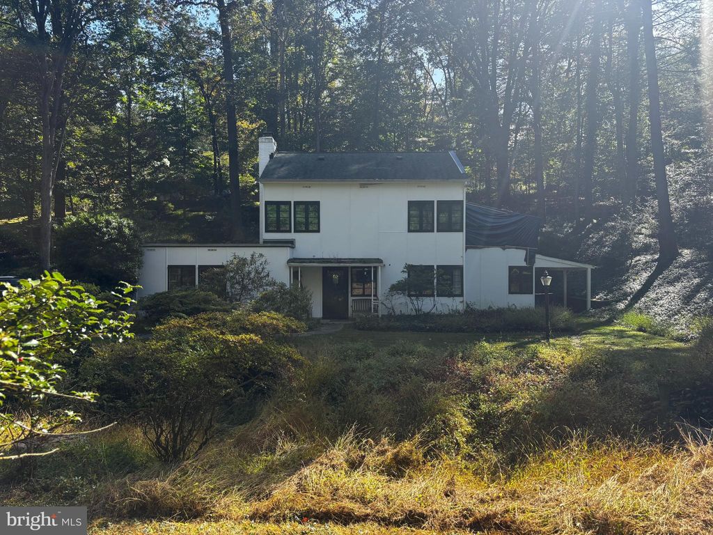 Photo of 1733 Circle Road, RUXTON, MD 21204 (MLS # MDBC2144046)