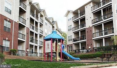 1530 SPRING GATE DRIVE 9216