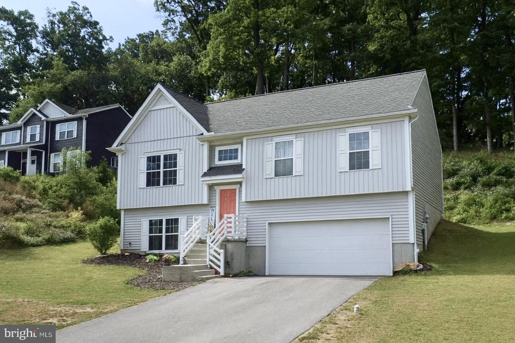 Photo of 620 Woodside Road, YORK, PA 17406 (MLS # PAYK2095620)