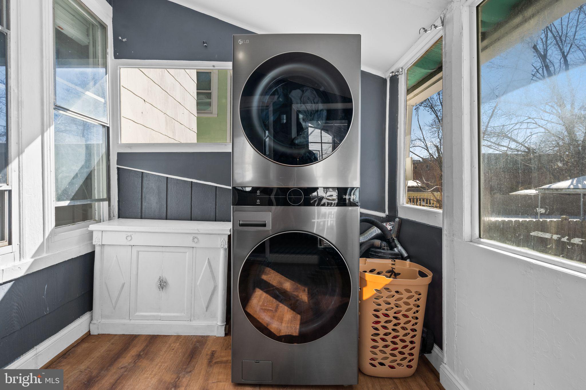 LAUREL - Residential