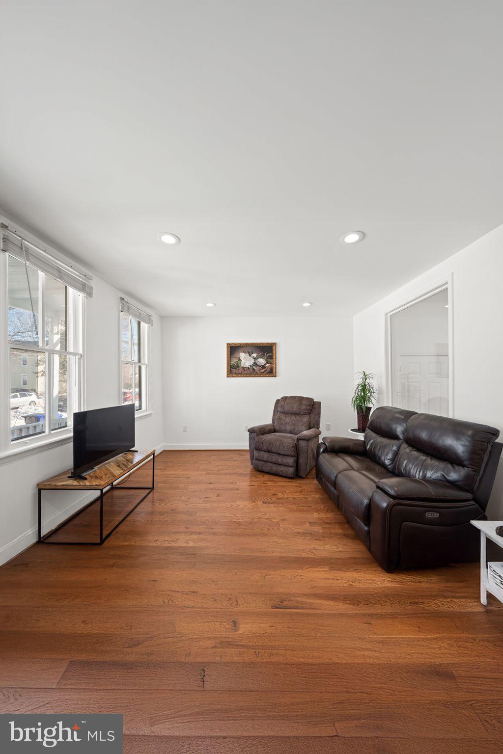 LAUREL - Residential