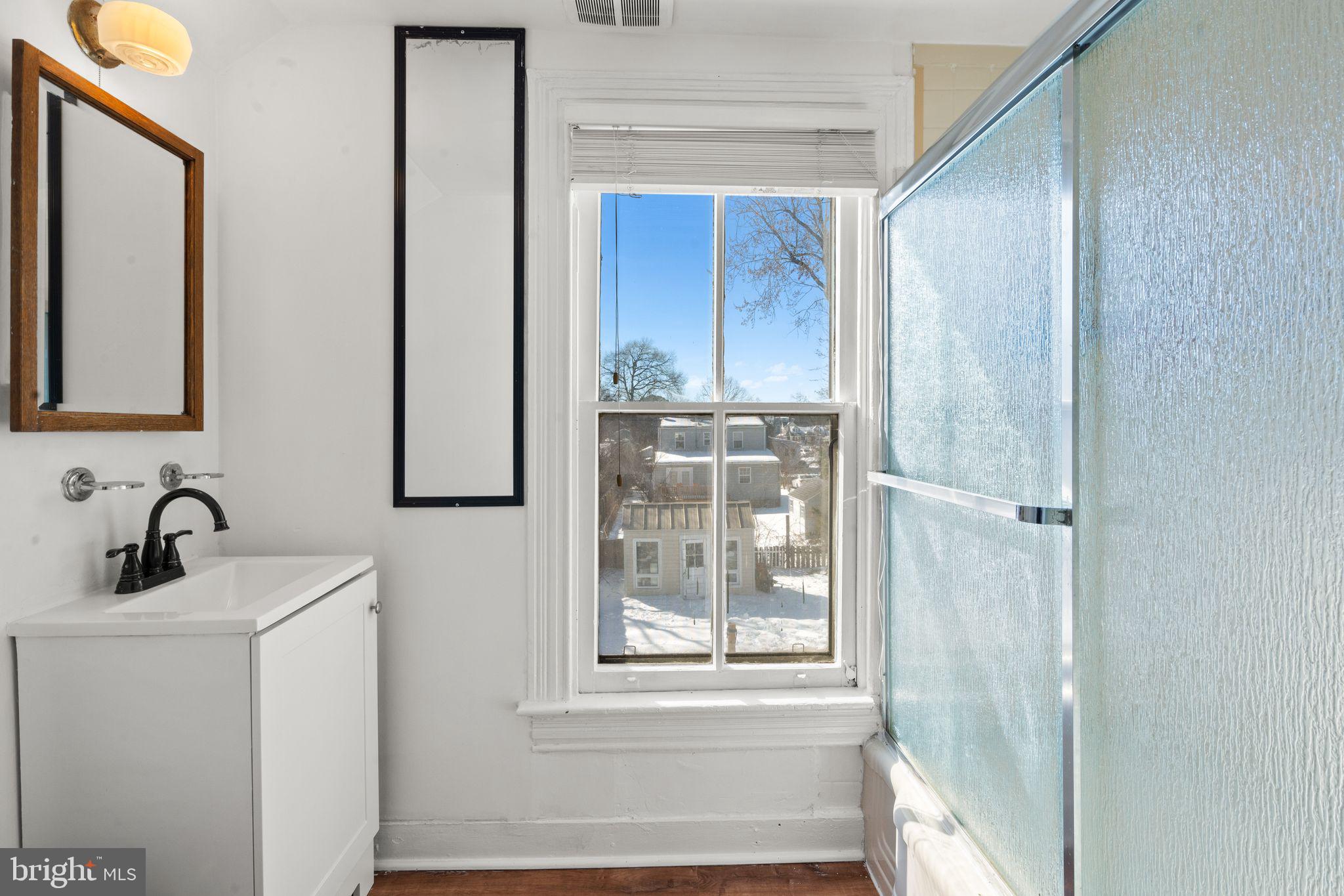 LAUREL - Residential