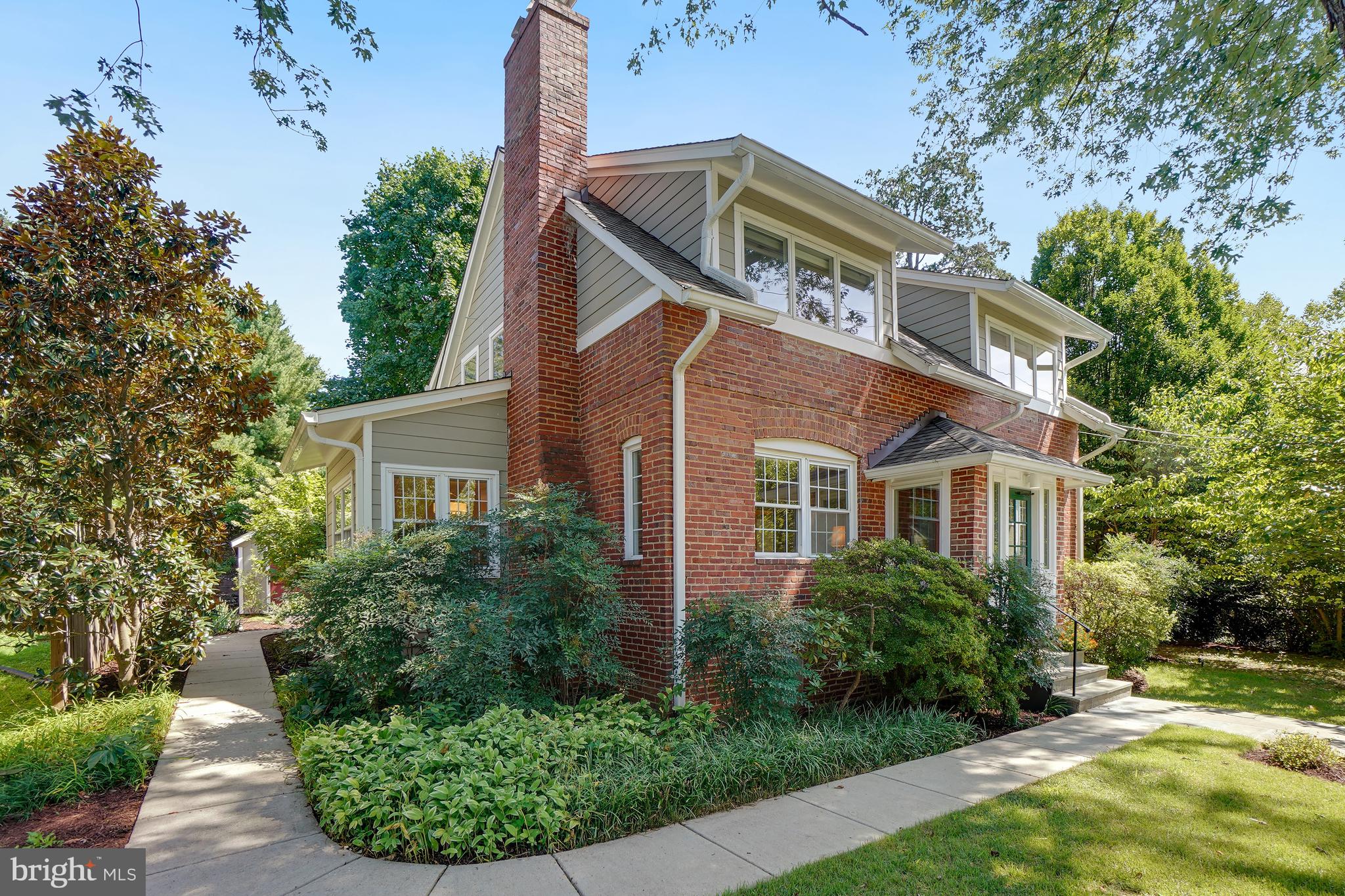 221 GRANT AVENUE