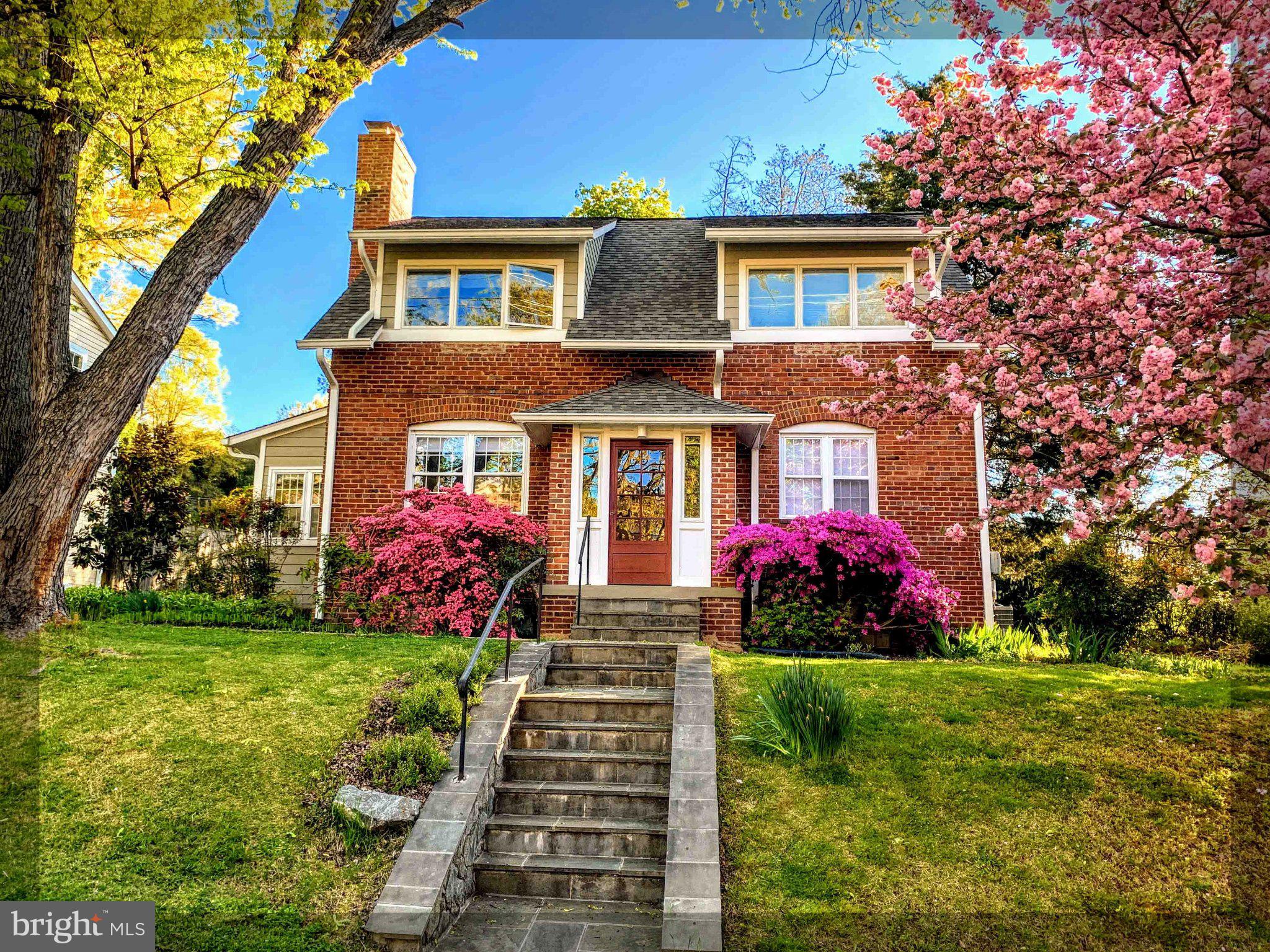 221 GRANT AVENUE