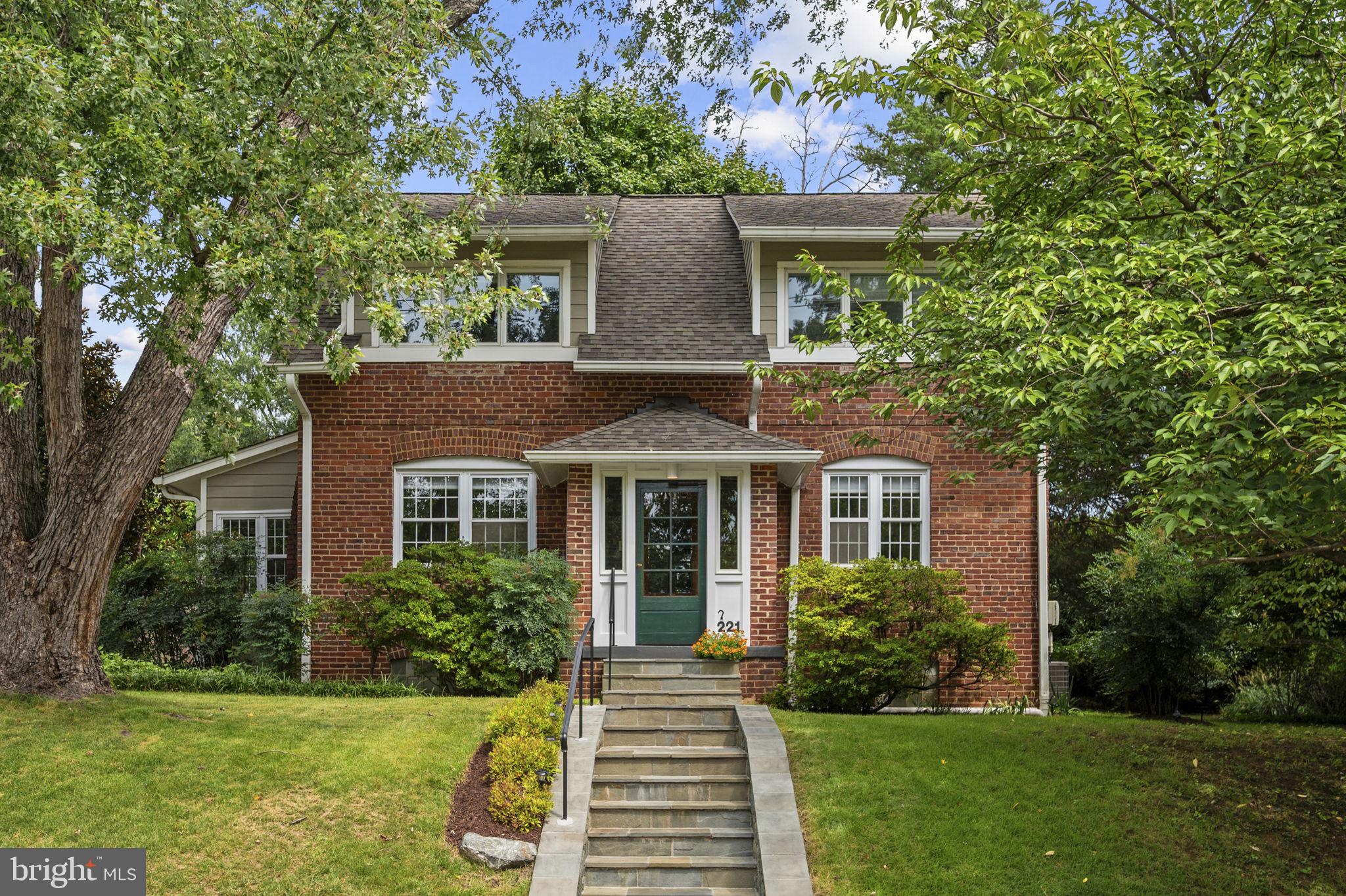 221 GRANT AVENUE