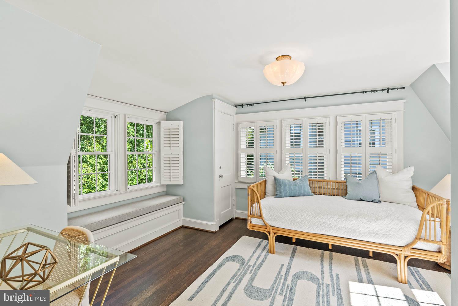 CHEVY CHASE - Residential