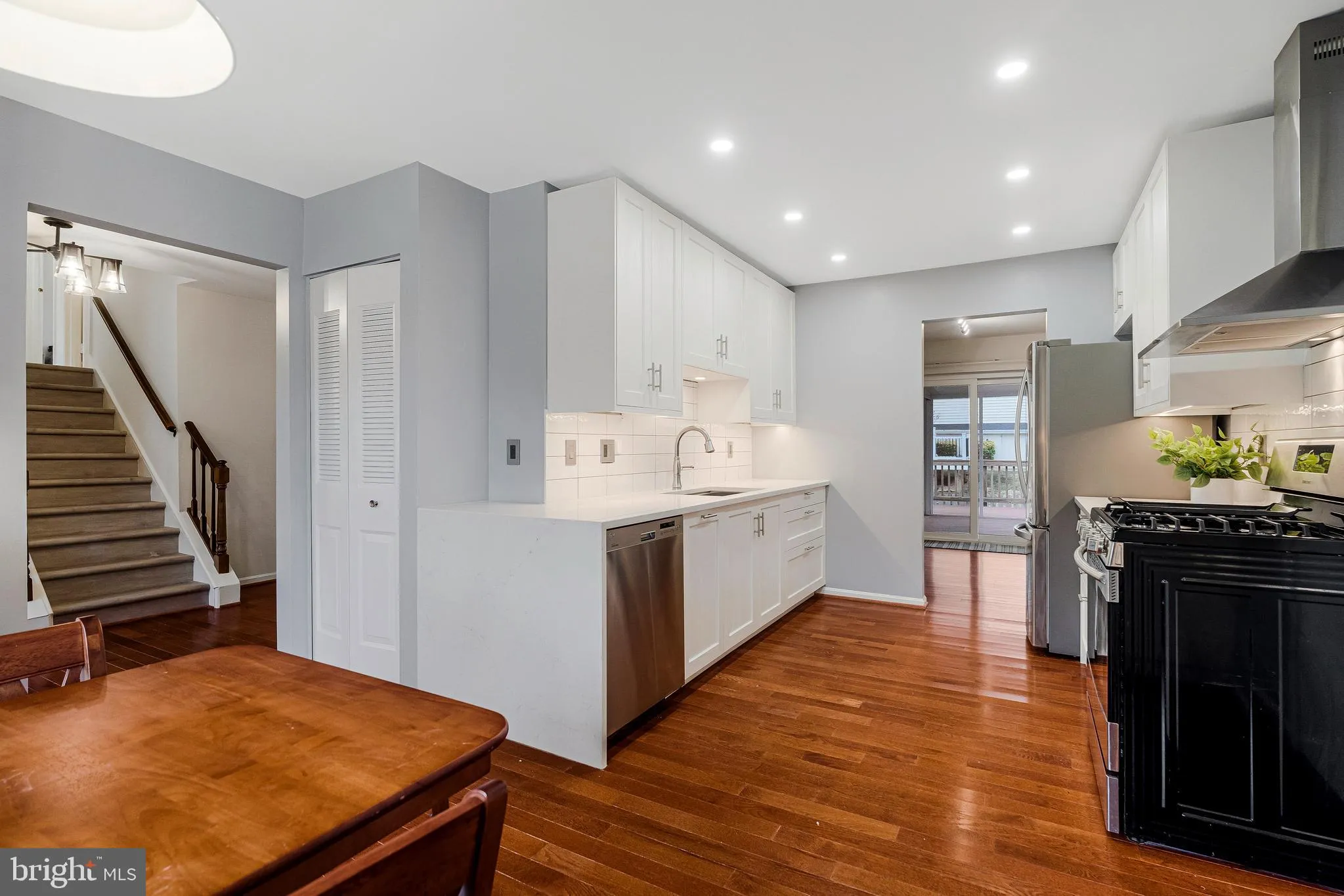 Springfield, Virginia 22153, United States, 3 Bedrooms Bedrooms, ,3 BathroomsBathrooms,Residential,Contingent,83893