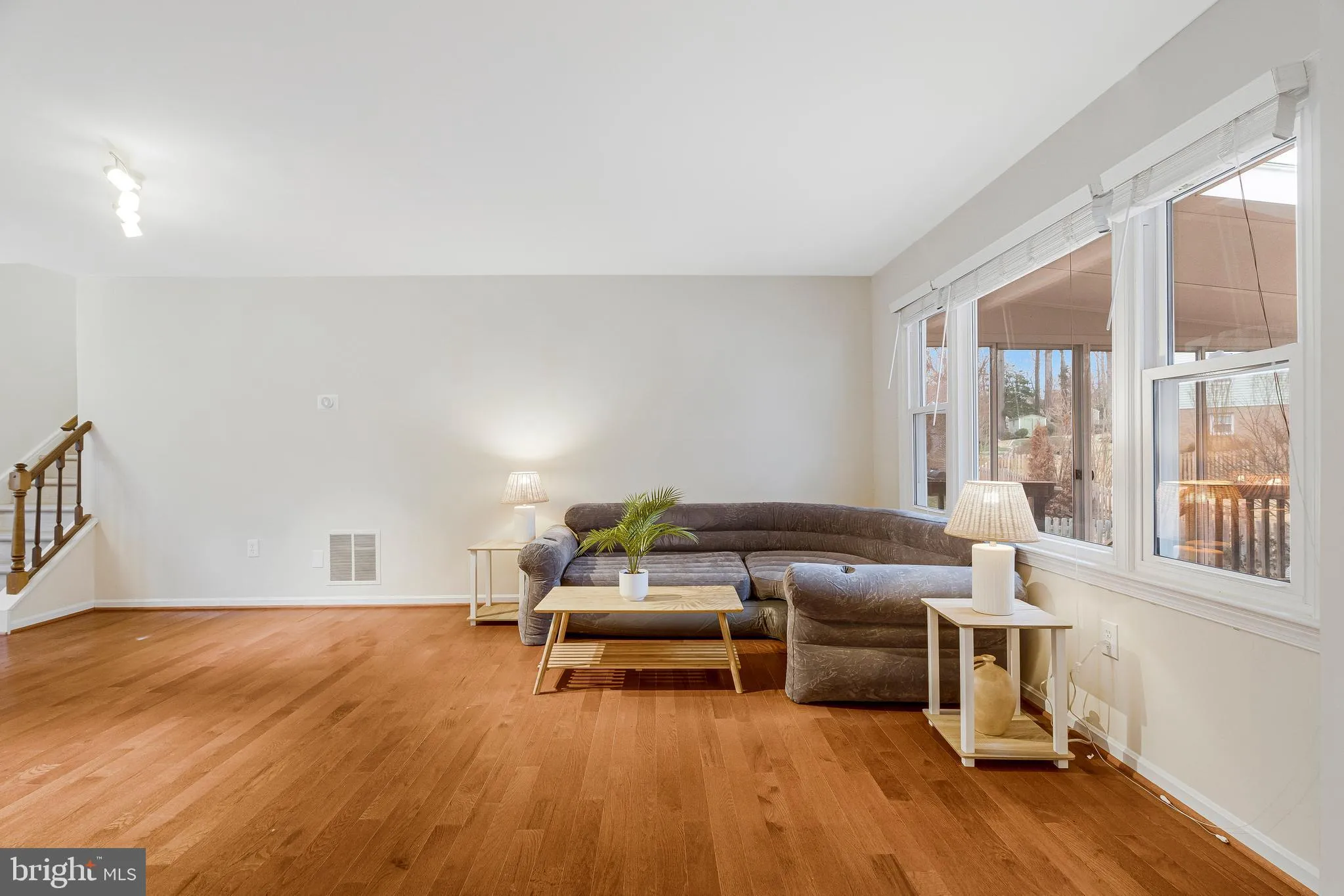 Springfield, Virginia 22153, United States, 3 Bedrooms Bedrooms, ,3 BathroomsBathrooms,Residential,Contingent,83893