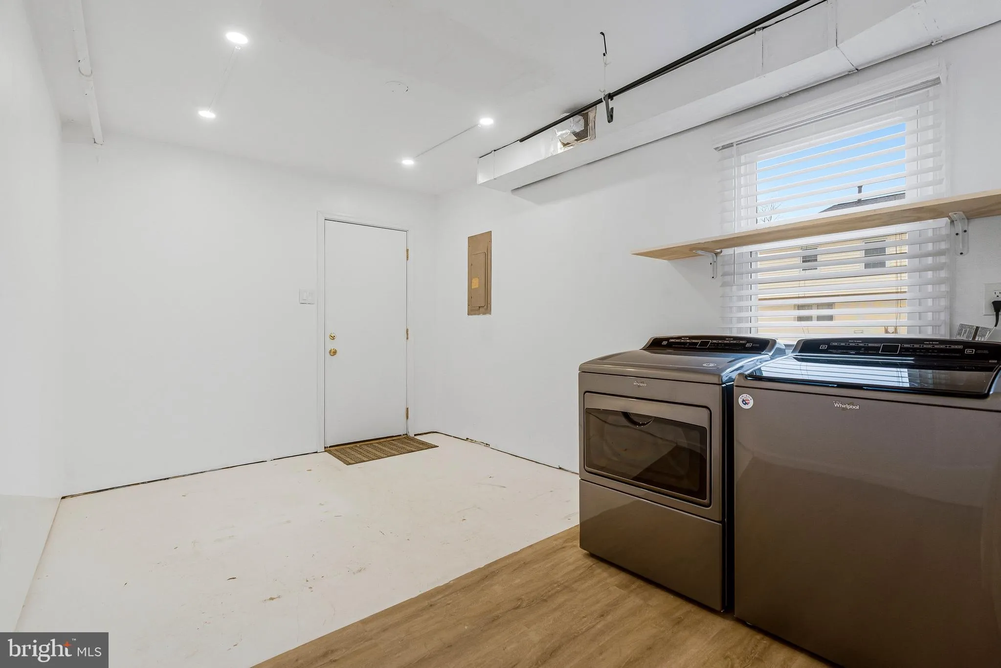 Springfield, Virginia 22153, United States, 3 Bedrooms Bedrooms, ,3 BathroomsBathrooms,Residential,Contingent,83893