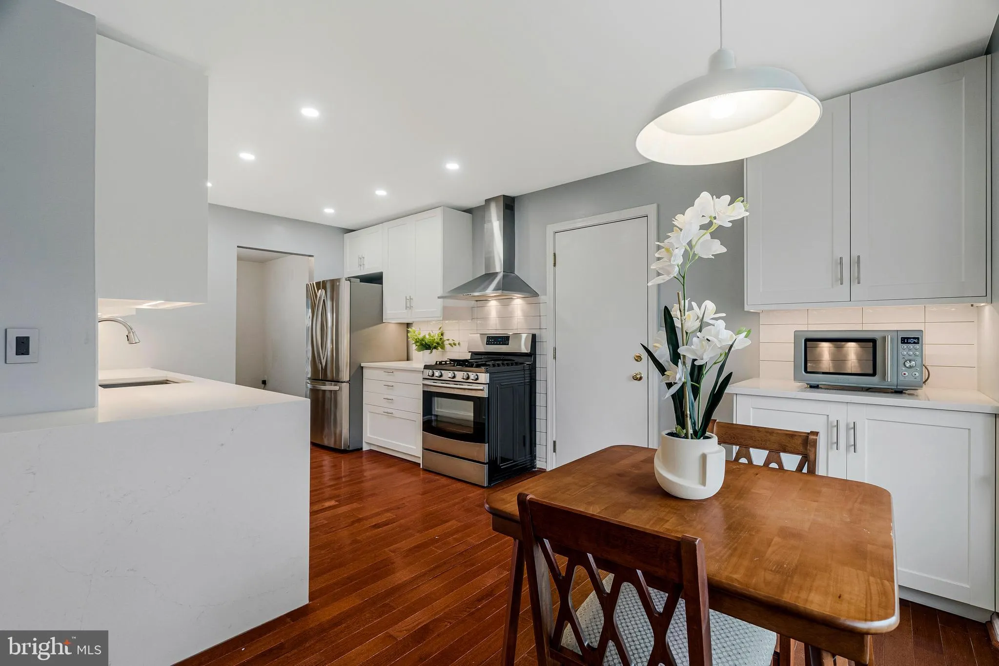 Springfield, Virginia 22153, United States, 3 Bedrooms Bedrooms, ,3 BathroomsBathrooms,Residential,Contingent,83893