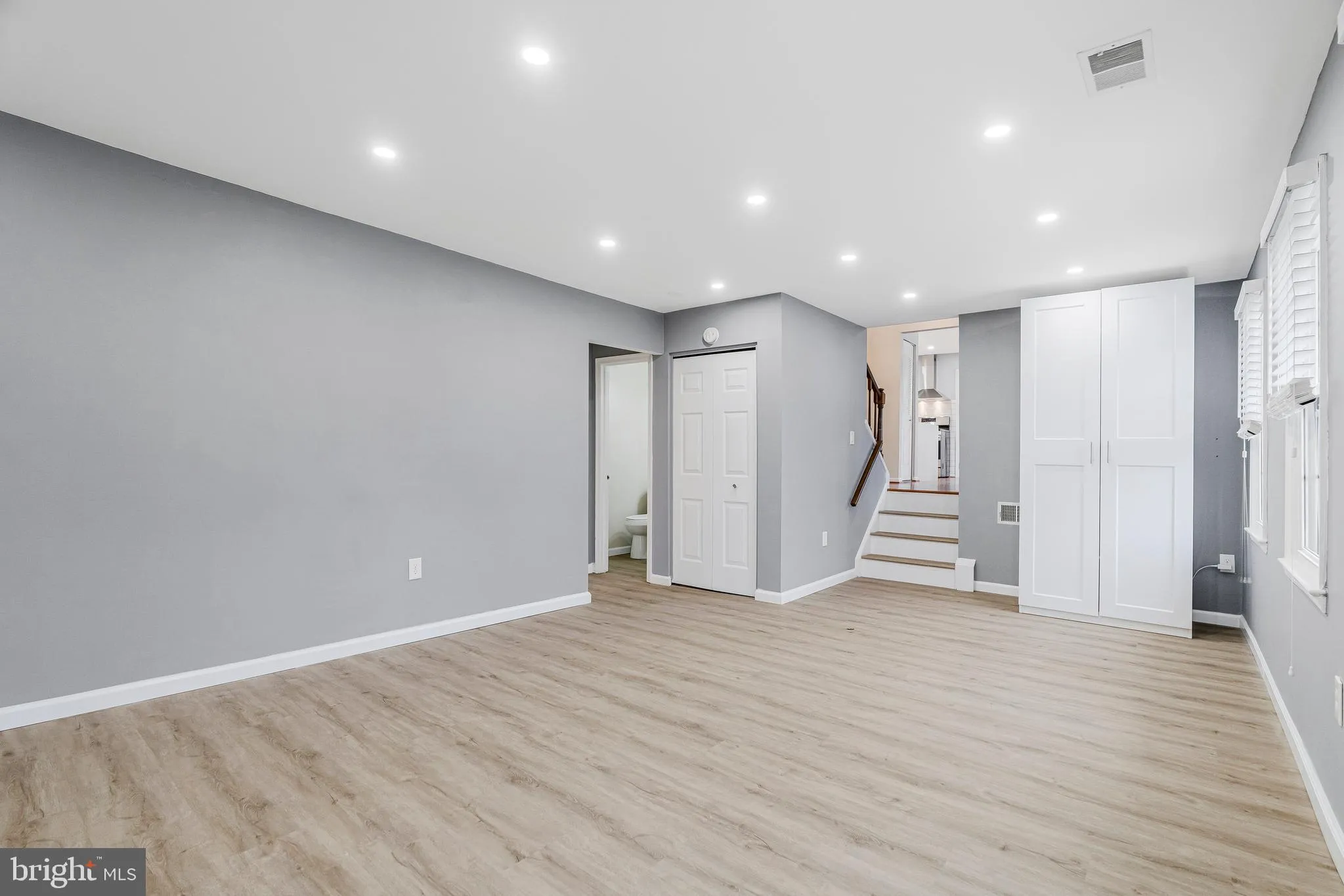 Springfield, Virginia 22153, United States, 3 Bedrooms Bedrooms, ,3 BathroomsBathrooms,Residential,Contingent,83893