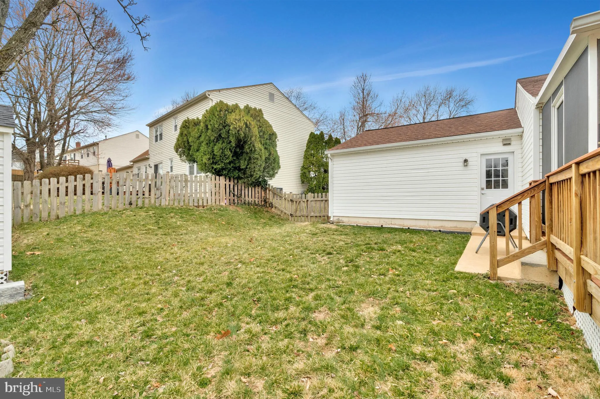 Springfield, Virginia 22153, United States, 3 Bedrooms Bedrooms, ,3 BathroomsBathrooms,Residential,Contingent,83893