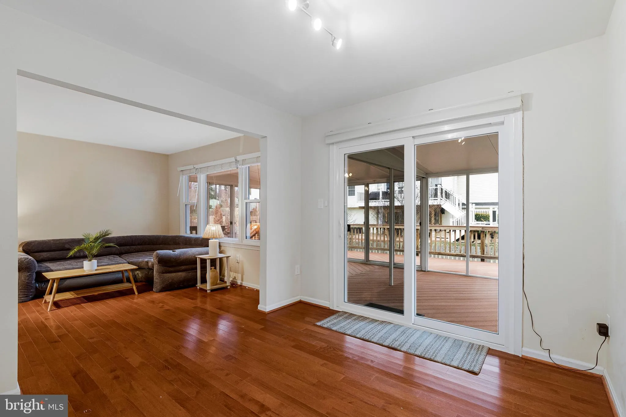 Springfield, Virginia 22153, United States, 3 Bedrooms Bedrooms, ,3 BathroomsBathrooms,Residential,Contingent,83893