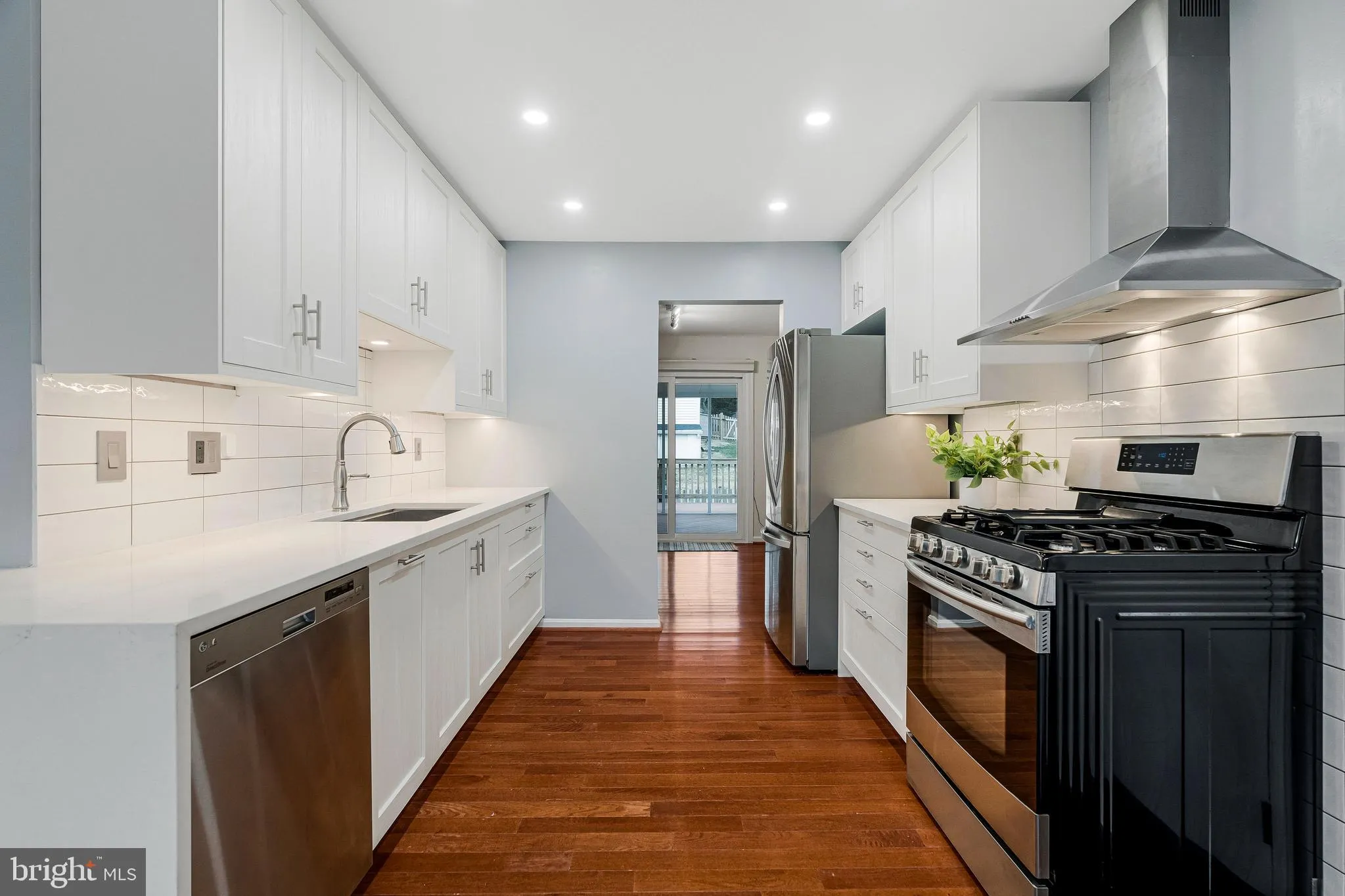 Springfield, Virginia 22153, United States, 3 Bedrooms Bedrooms, ,3 BathroomsBathrooms,Residential,Contingent,83893