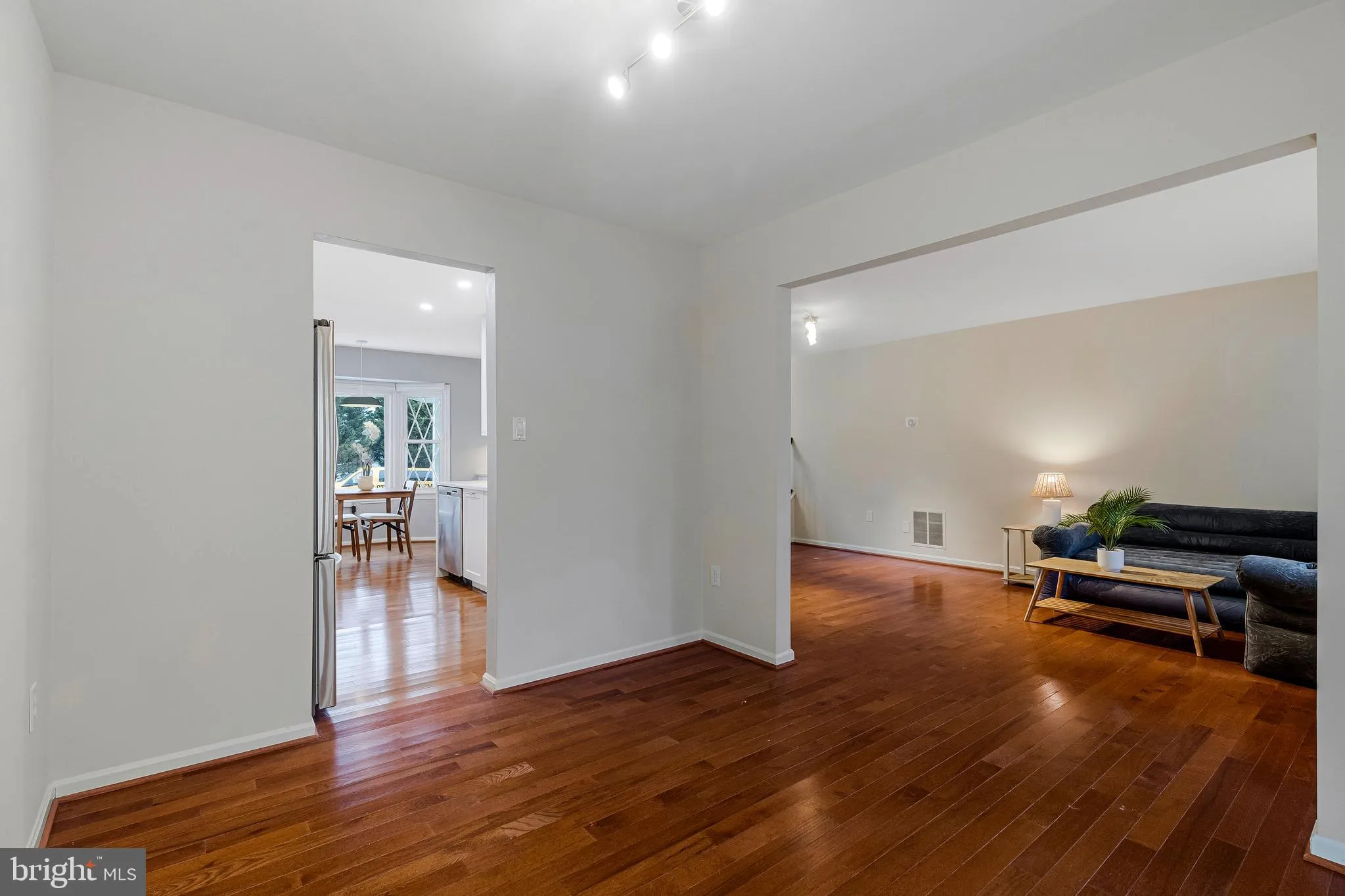 Springfield, Virginia 22153, United States, 3 Bedrooms Bedrooms, ,3 BathroomsBathrooms,Residential,Contingent,83893