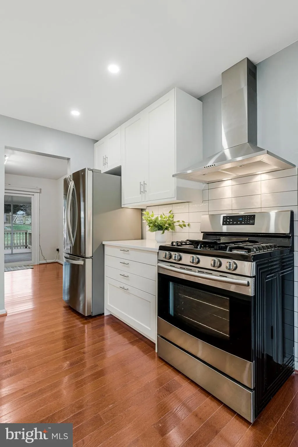 Springfield, Virginia 22153, United States, 3 Bedrooms Bedrooms, ,3 BathroomsBathrooms,Residential,Contingent,83893