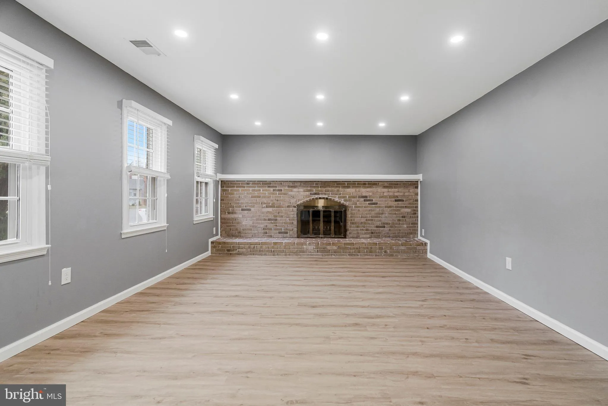 Springfield, Virginia 22153, United States, 3 Bedrooms Bedrooms, ,3 BathroomsBathrooms,Residential,Contingent,83893