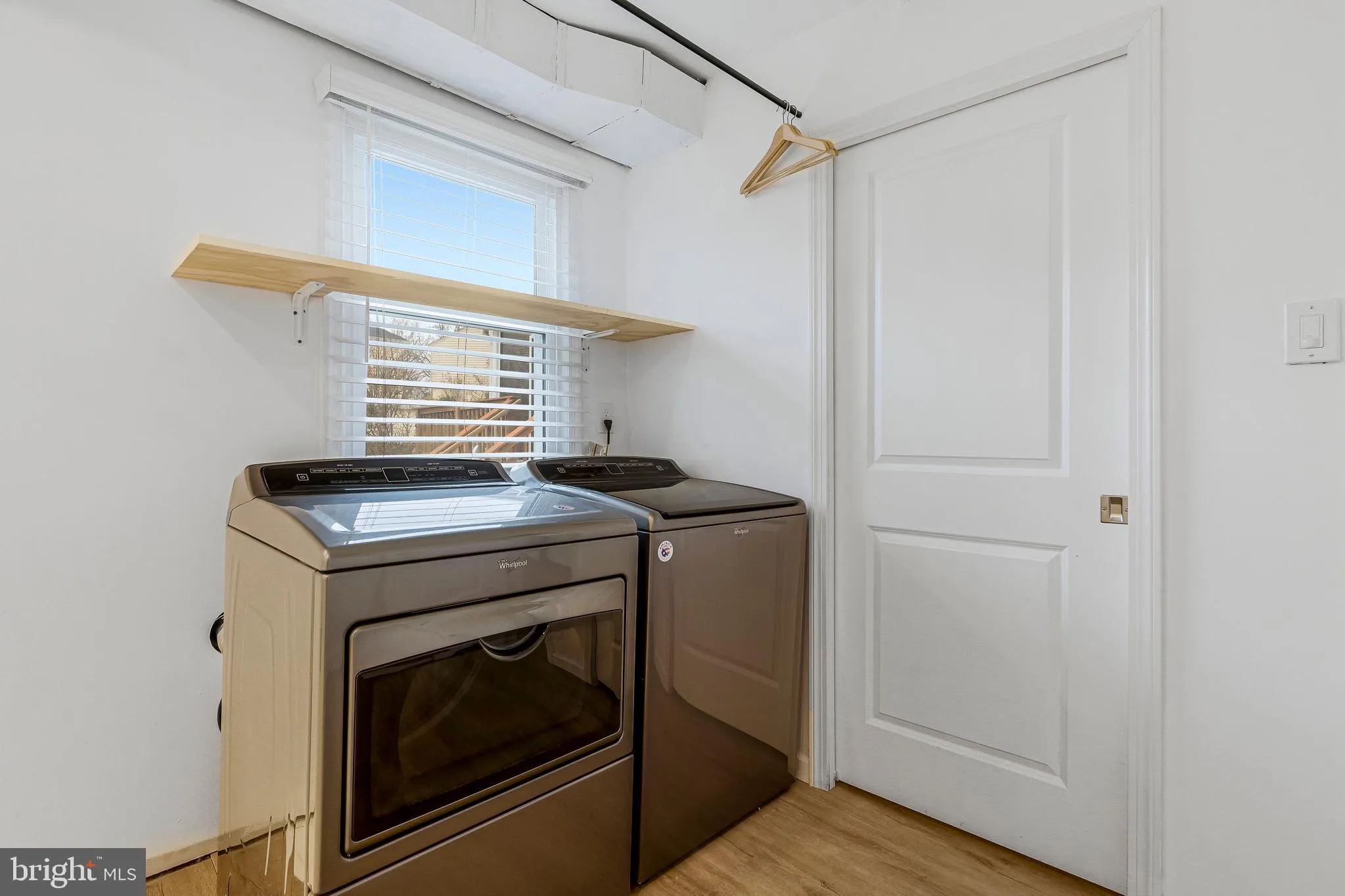 Springfield, Virginia 22153, United States, 3 Bedrooms Bedrooms, ,3 BathroomsBathrooms,Residential,Contingent,83893