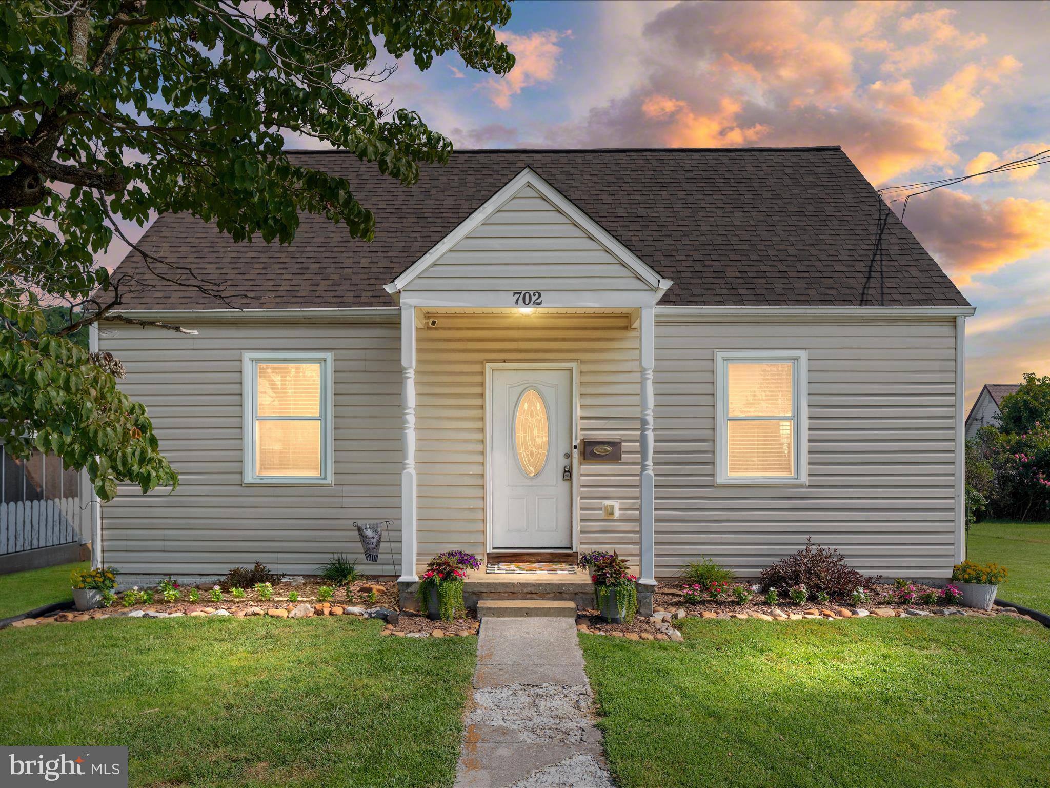 Charming Cape Cod in Town – Perfect Starter or Downsizer!
Welcome to this inviting 4-bedroom, 1-bath Cape Cod, conveniently located near downtown with sidewalks and off-street parking. Remodeled in 2011, this home offers a comfortable layout featuring a main-level primary bedroom with hardwood floors and a spacious kitchen complete with an island and a breakfast nook or office space.
The 2011 addition expanded the home with a 22' x 9' formal dining room that opens to the backyard—perfect for entertaining or relaxing while the kids enjoy the swing set. Upstairs, you’ll find two generously sized bedrooms.
Additional features include:
Vinyl siding for easy maintenance; New Roof (2024)
New Windows (2011)
New Sidewalk (2025)
Unfinished walk-out basement with laundry area and storage
Smaller in-town lot for minimal yard upkeep
Convenient access to shopping, dining, and commuter routes
This home is ideal for first-time buyers or those looking to simplify without sacrificing charm or space!