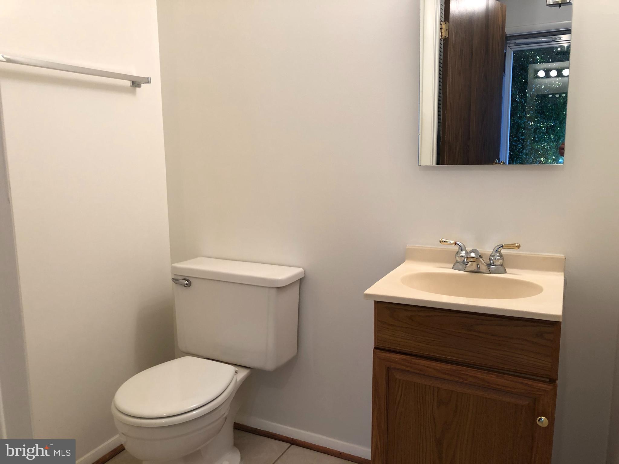 COURTS OF TYSONS - Residential Lease