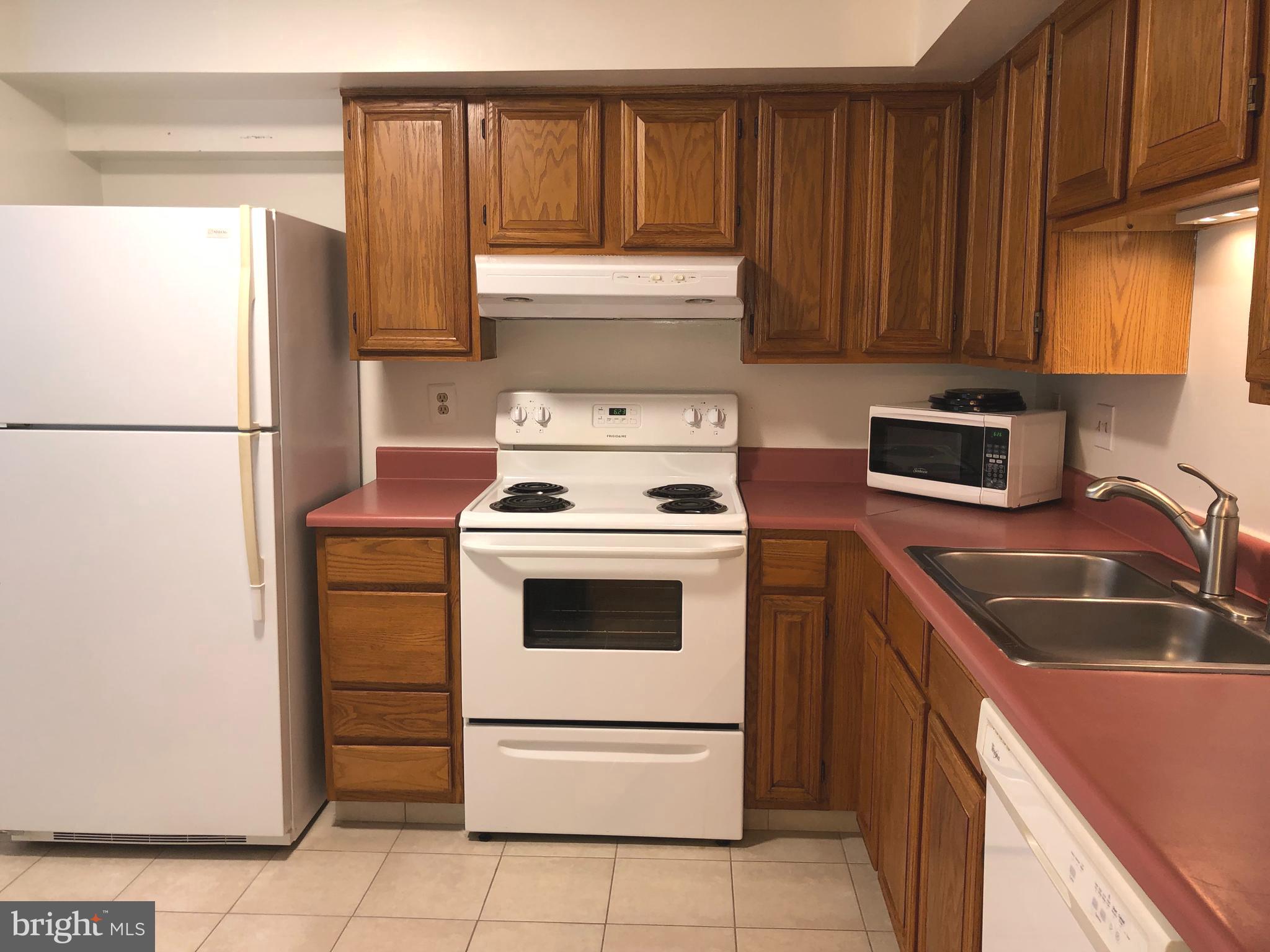 COURTS OF TYSONS - Residential Lease