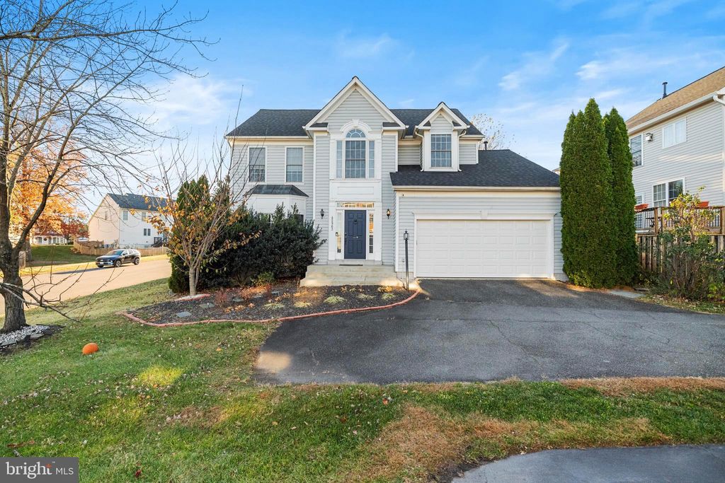 Photo of 42963 Tara Court, ASHBURN, VA 20147 (MLS # VALO2112106)
