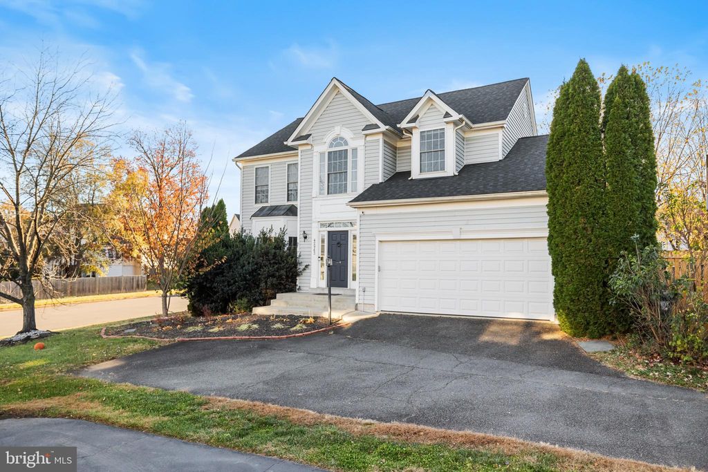 Photo of 42963 Tara Court, ASHBURN, VA 20147 (MLS # VALO2112106)