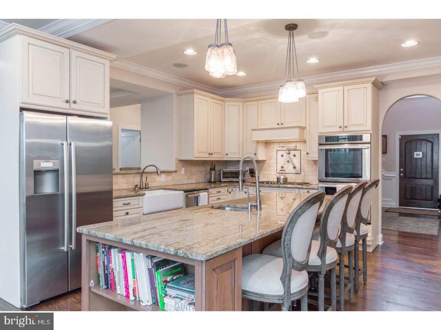 COLONIAL VILLAGE - Residential