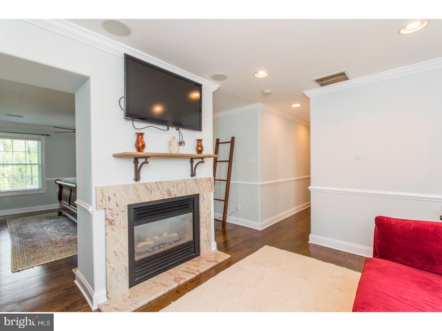 COLONIAL VILLAGE - Residential