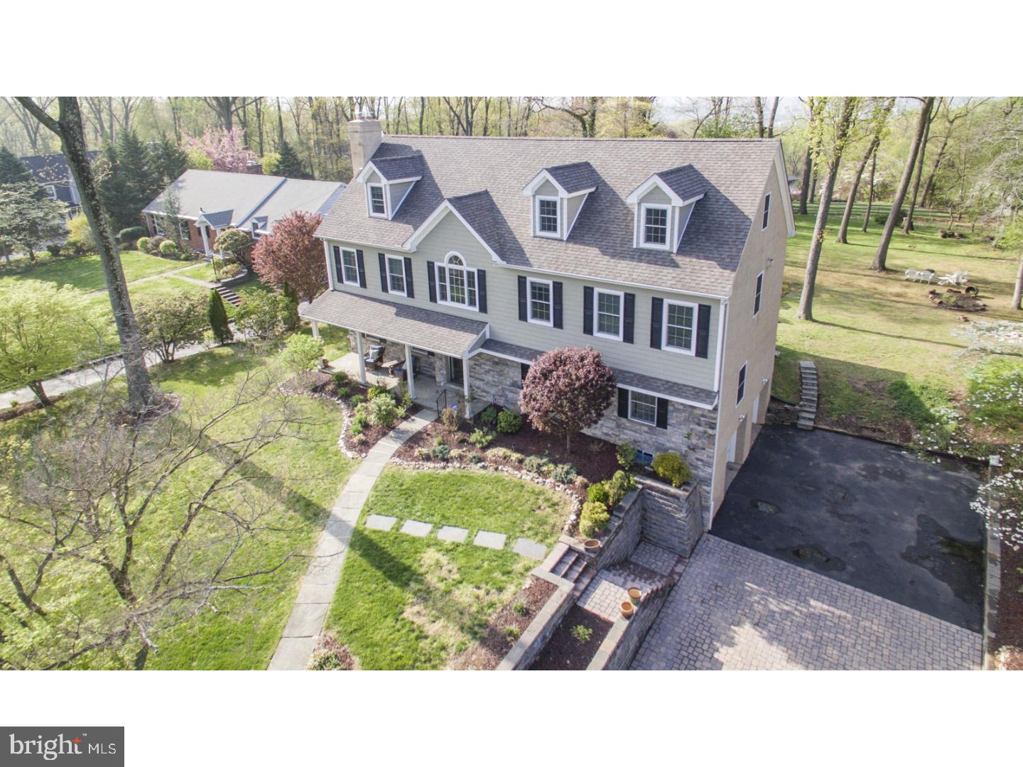 COLONIAL VILLAGE - Residential