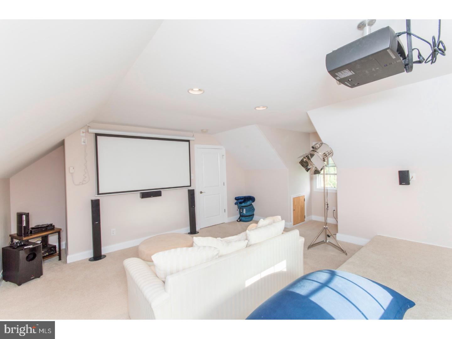 COLONIAL VILLAGE - Residential