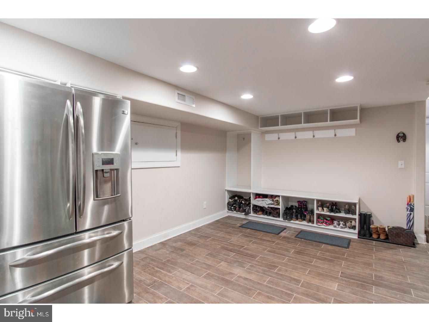 COLONIAL VILLAGE - Residential