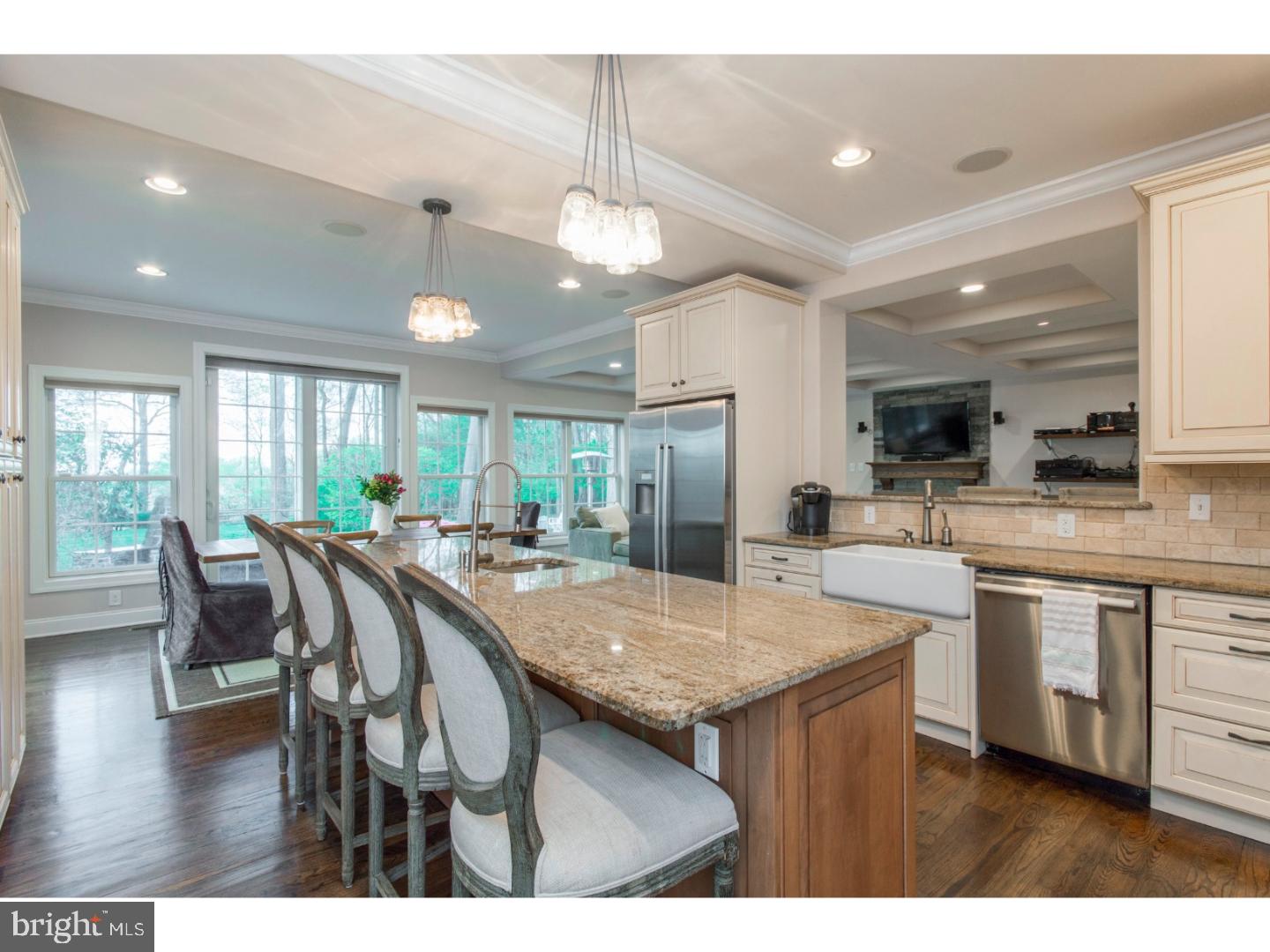 COLONIAL VILLAGE - Residential