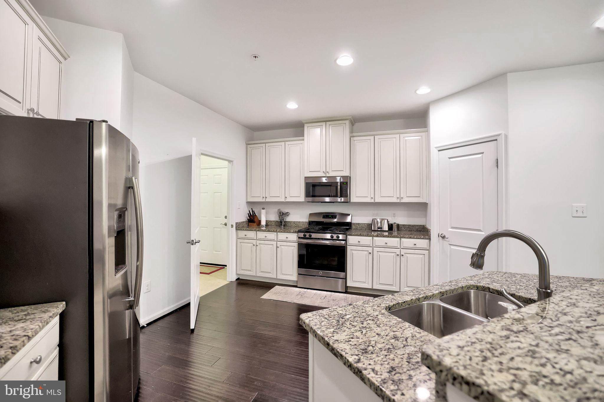 CENTRAL PARKE COLONIAL CHARLES - Residential