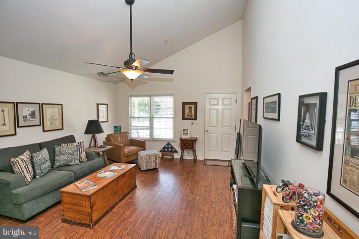 413 LINDENHURST COURT