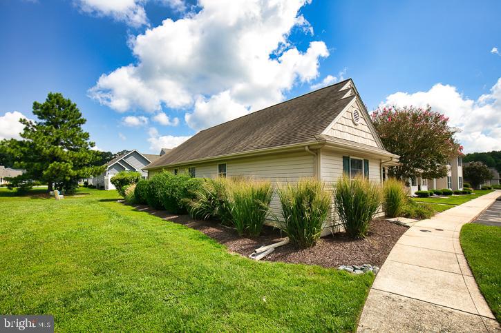 413 LINDENHURST COURT