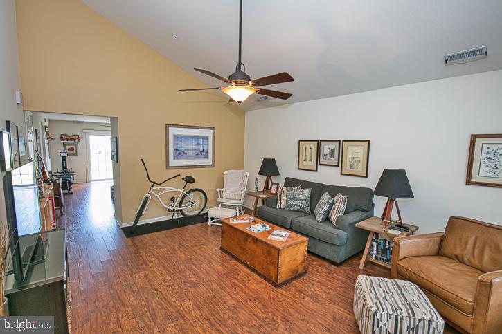 413 LINDENHURST COURT