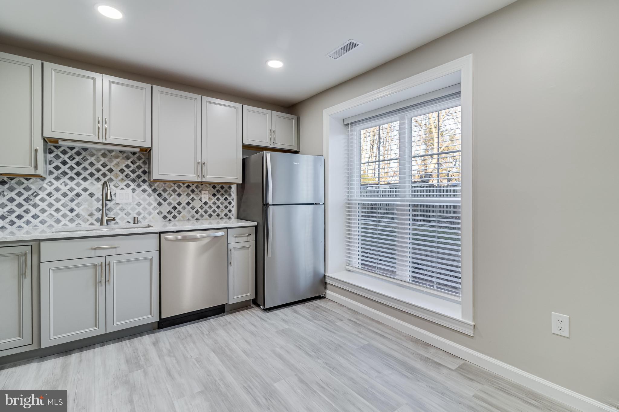 ST CHARLES LANCASTER - Residential Lease