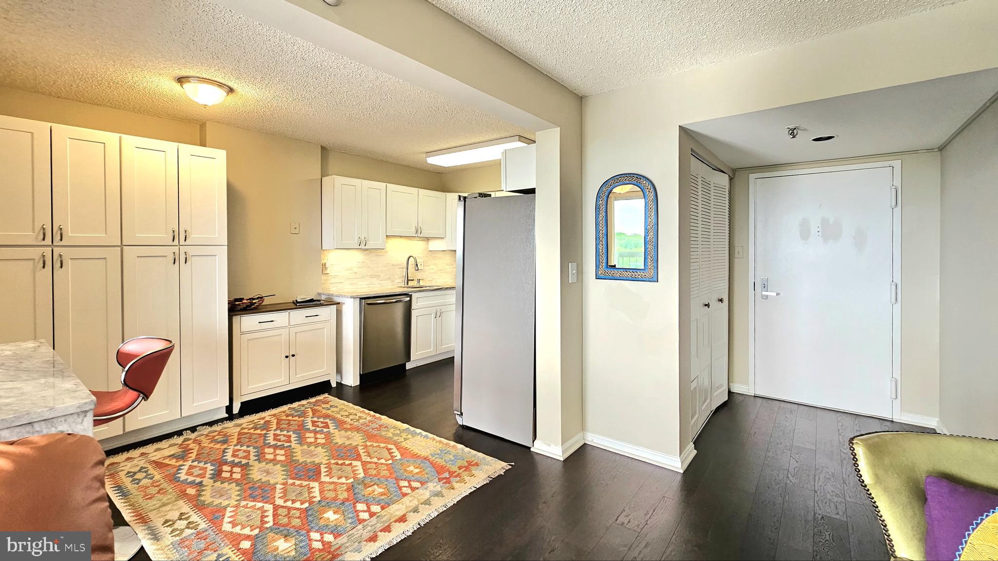 CHELSEA TOWERS - Residential