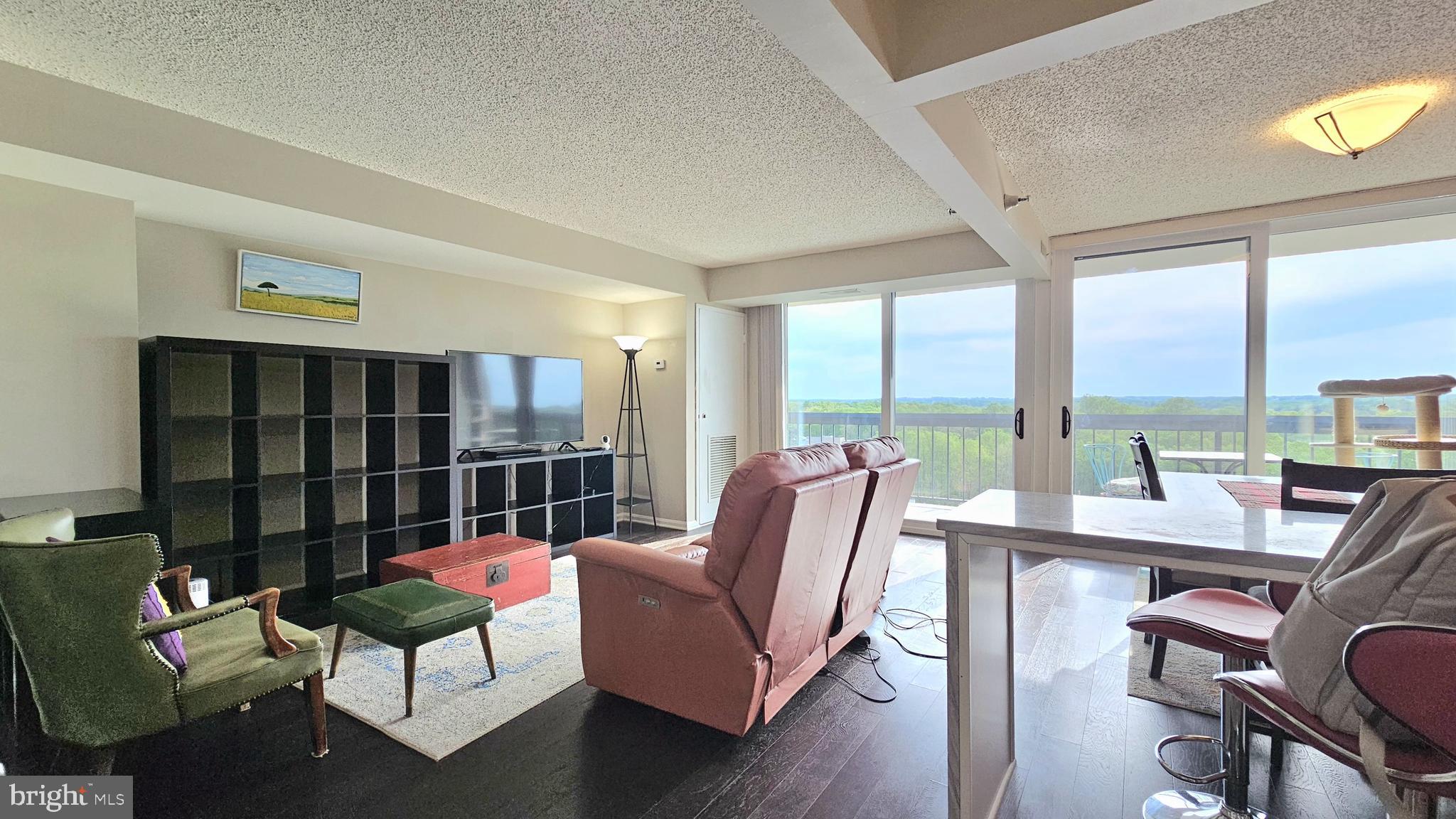 CHELSEA TOWERS - Residential